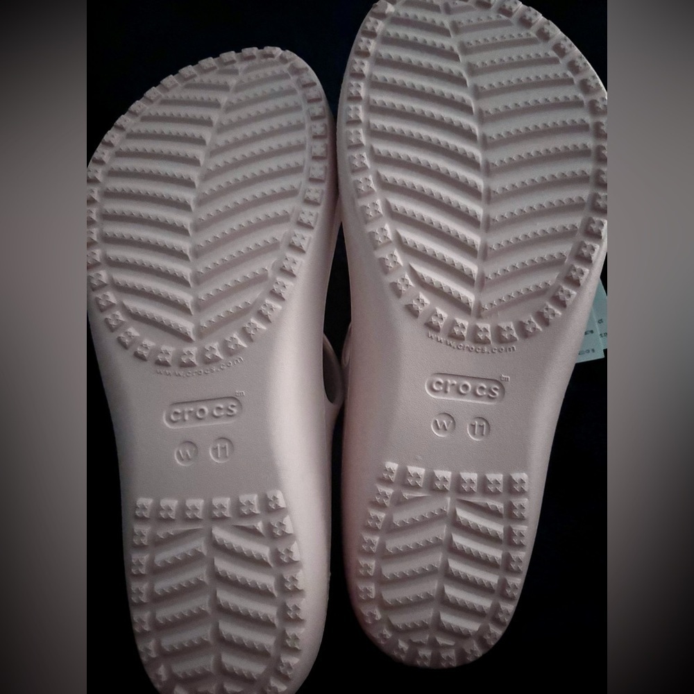 Crocs Size 11W Kardee II Flip Flop New With Tags in Barely Pink - Picture 4 of 4